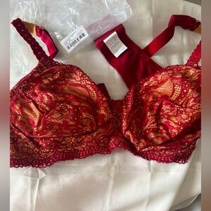 Classique 779 Burgundy pocketed Bra by - New w/sticker tag on plastic - Size 42B